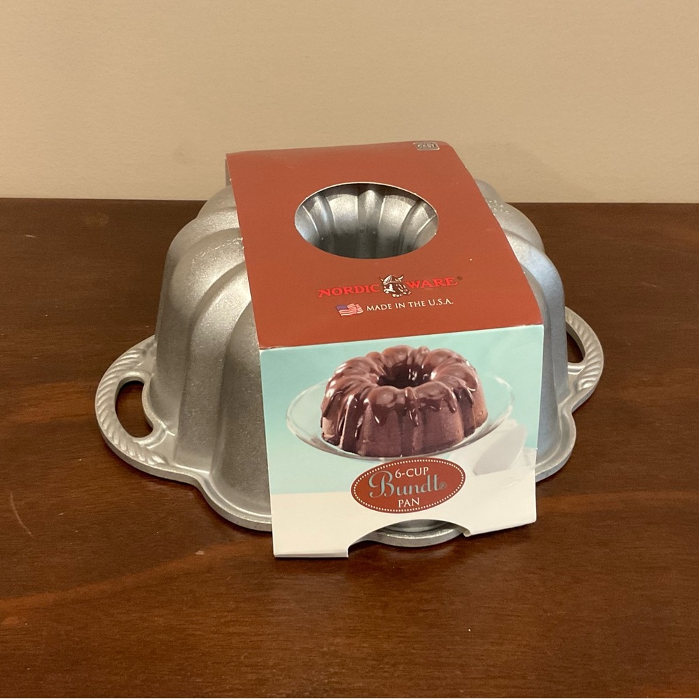 NWT 6-Cup Nordic Ware Bundt Cake Pan - Picture 2 of 4